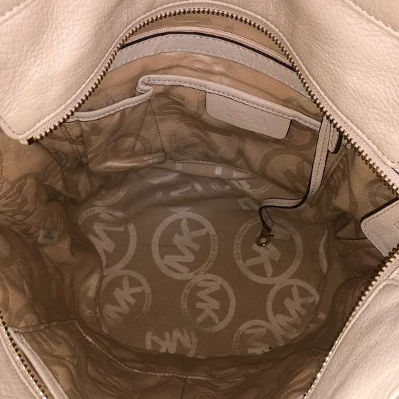Michael Kors Bucket Bag - Picture 2 of 4